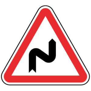 a1c-curva-a-direita-e-contracurva-sinalizacao-vertical-perigo